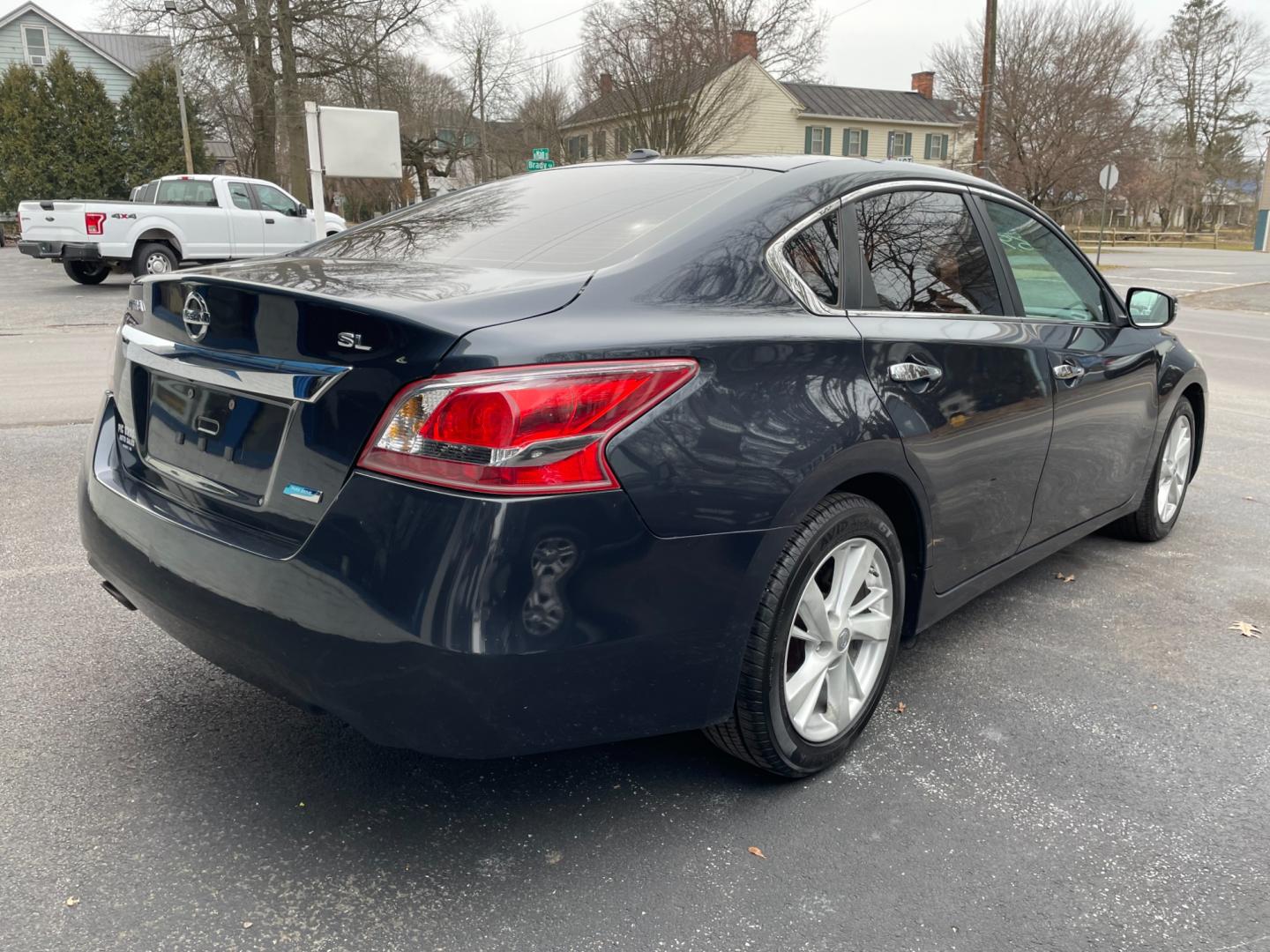 2013 grey /tan Nissan Altima 2.5 S (1N4AL3AP6DC) with an 2.5L L4 DOHC 16V engine, located at 101 N. Main Street, Muncy, PA, 17756, (570) 546-5462, 41.207691, -76.785942 - Photo#3